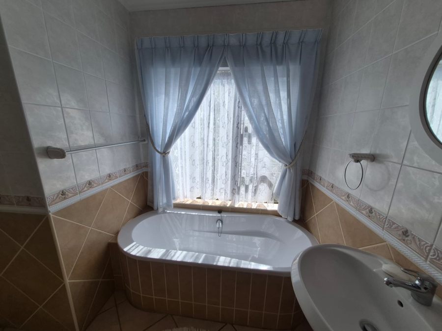 3 Bedroom Property for Sale in Dana Bay Western Cape
